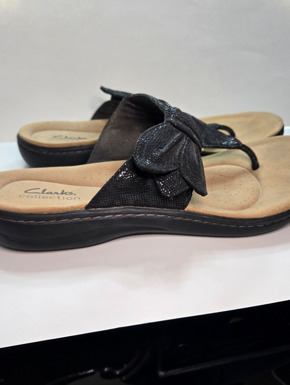 Clarks Laurieann Rae Sandal Womens 9.5 Black AdjustableShimmer Bow Comfort EUC